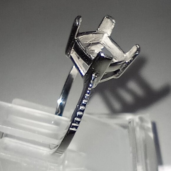 10Kt White Gold 8x8mm Square Ring Casting - Picture 3 of 4